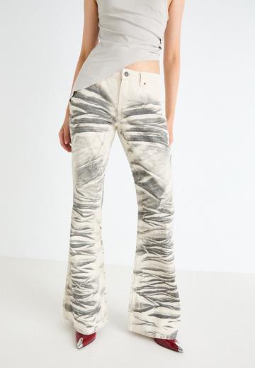 Клешеные джинсы