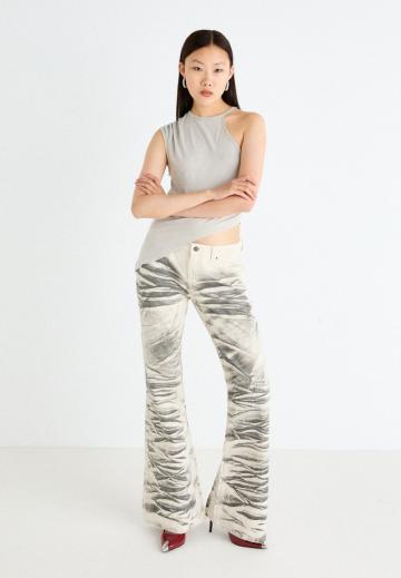 Клешеные джинсы