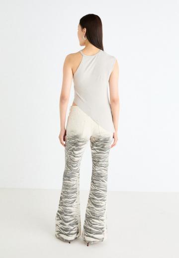 Клешеные джинсы