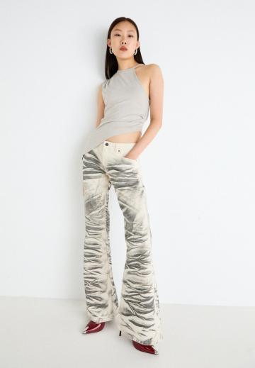 Клешеные джинсы