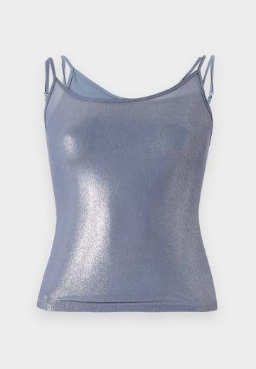 Топ на бретельках