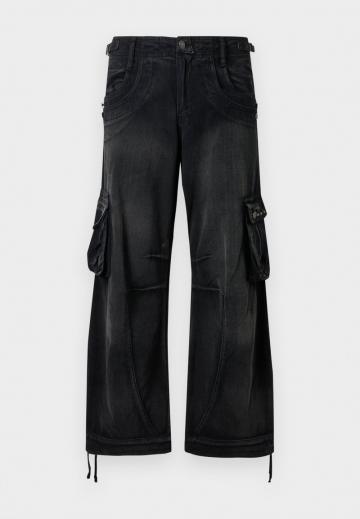 Брюки с накладными карманами