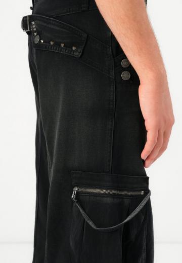 Брюки с накладными карманами