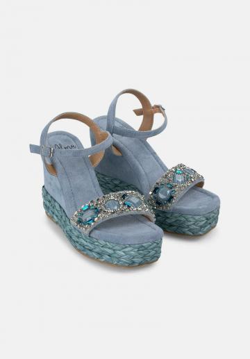 Босоножки на танкетке