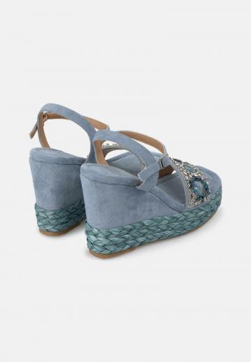 Босоножки на танкетке