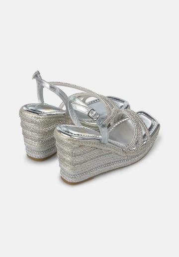 Босоножки на танкетке