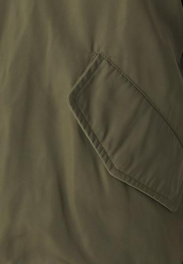 Куртка с накладнымит карманами