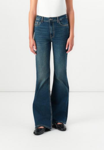 Клешеные джинсы
