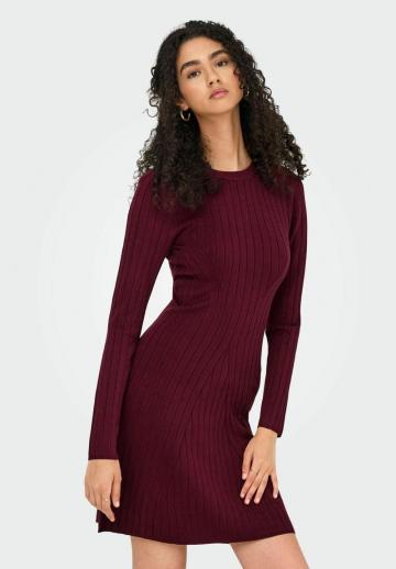 Вязаное платье