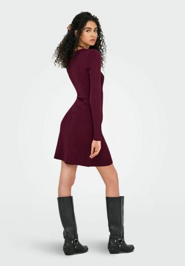 Вязаное платье