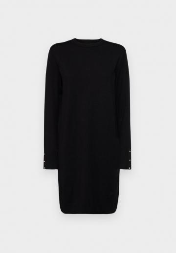 Вязаное платье