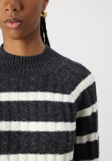 Вязаное платье