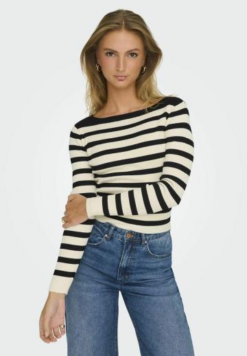 Пуловер в полоску