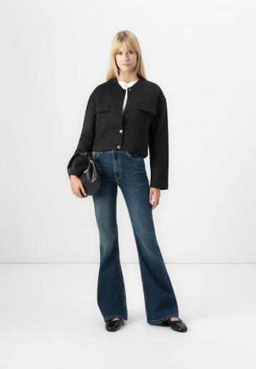 Блейзер с накладными карманами