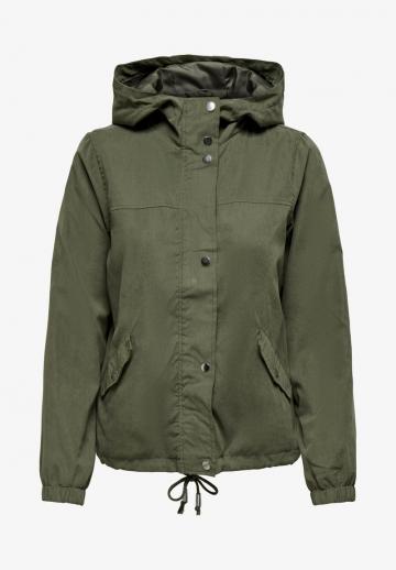 Куртка с накладнымит карманами