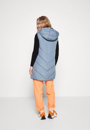 Длинный жилет