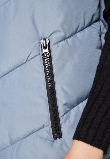 Длинный жилет