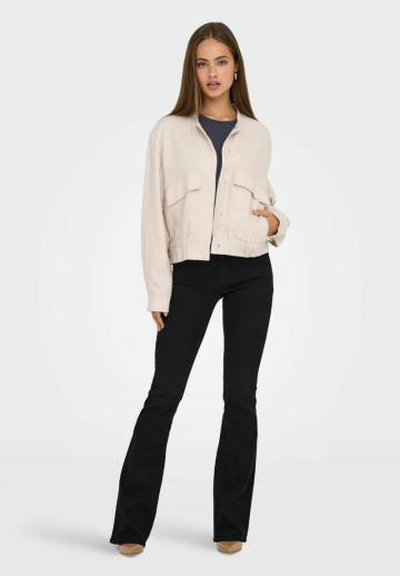 Куртка с накладнымит карманами