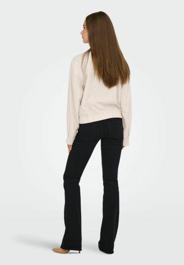 Куртка с накладнымит карманами