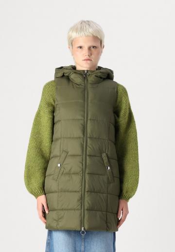 Длинный жилет