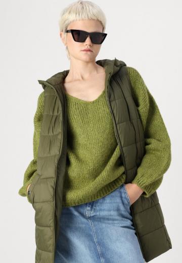 Длинный жилет