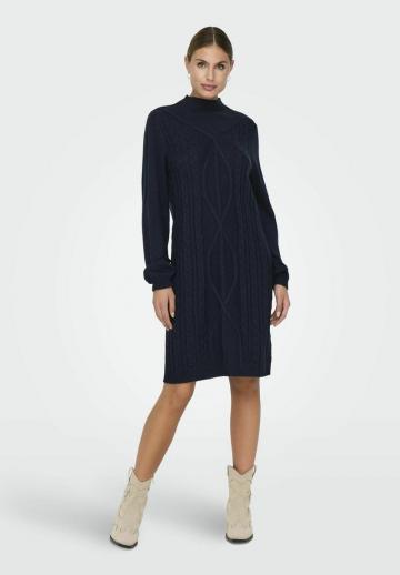 Вязаное платье