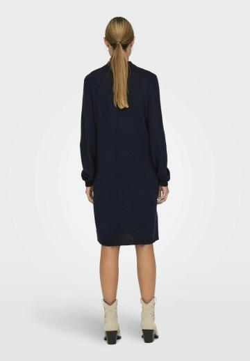 Вязаное платье