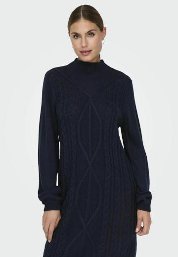 Вязаное платье