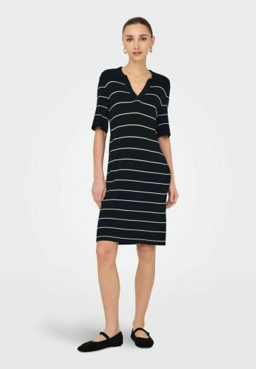 Вязаное платье