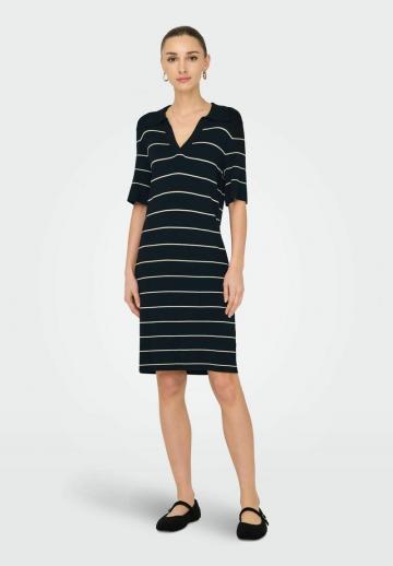 Вязаное платье