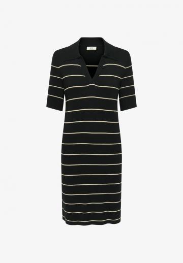 Вязаное платье