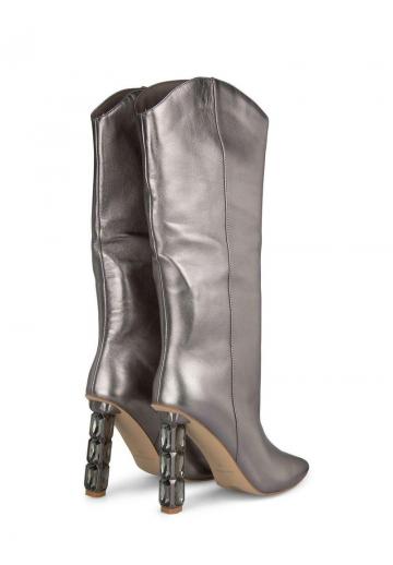 Высокие сапоги