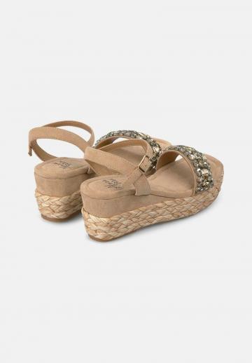 Босоножки на танкетке