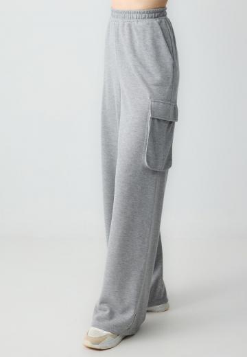 Брюки с накладными карманами