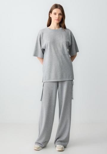 Брюки с накладными карманами