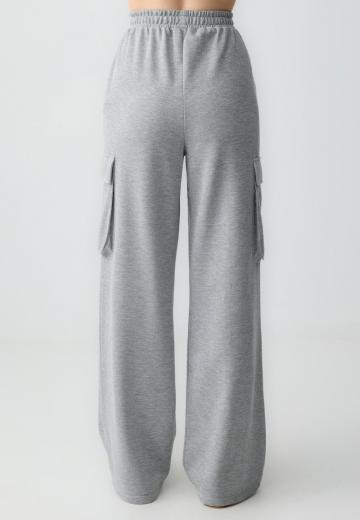 Брюки с накладными карманами