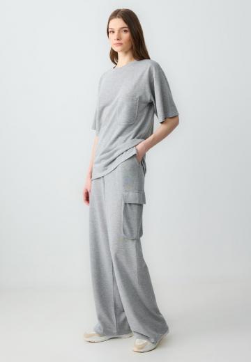 Брюки с накладными карманами