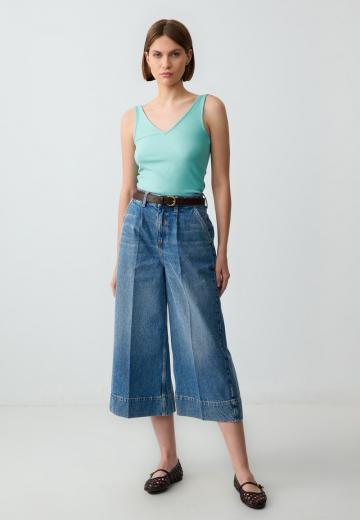 Короткие джинсы