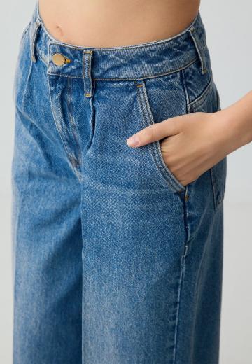 Короткие джинсы