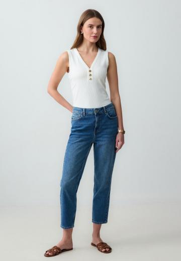 Короткие джинсы