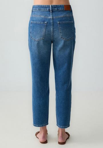 Короткие джинсы