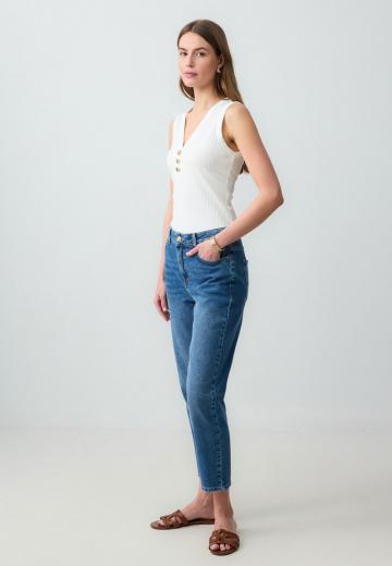 Короткие джинсы