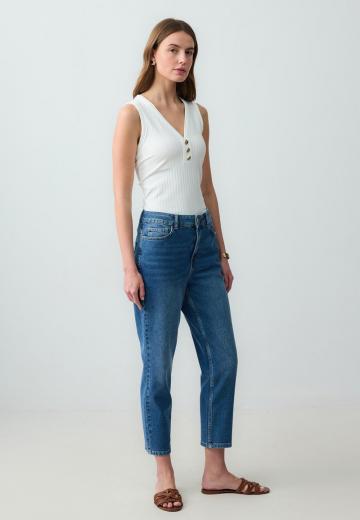 Короткие джинсы