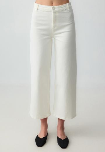 Короткие джинсы