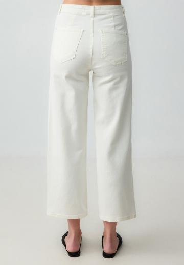 Короткие джинсы