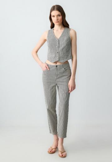 Короткие джинсы