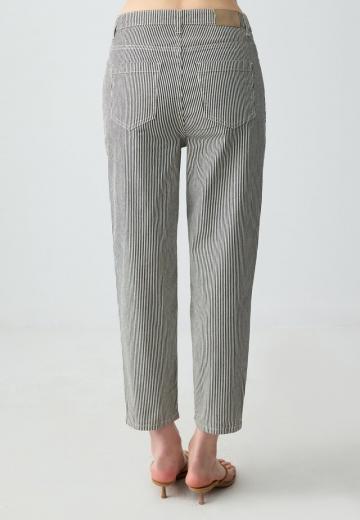 Короткие джинсы