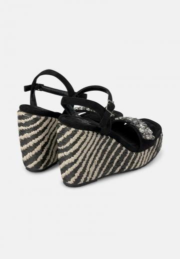 Босоножки на танкетке