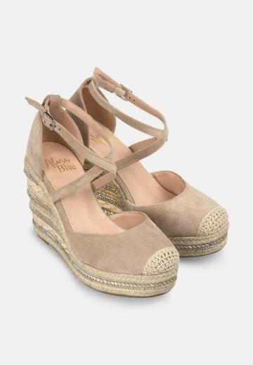 Туфли на танкетке