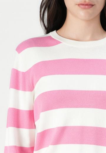 Пуловер в полоску
